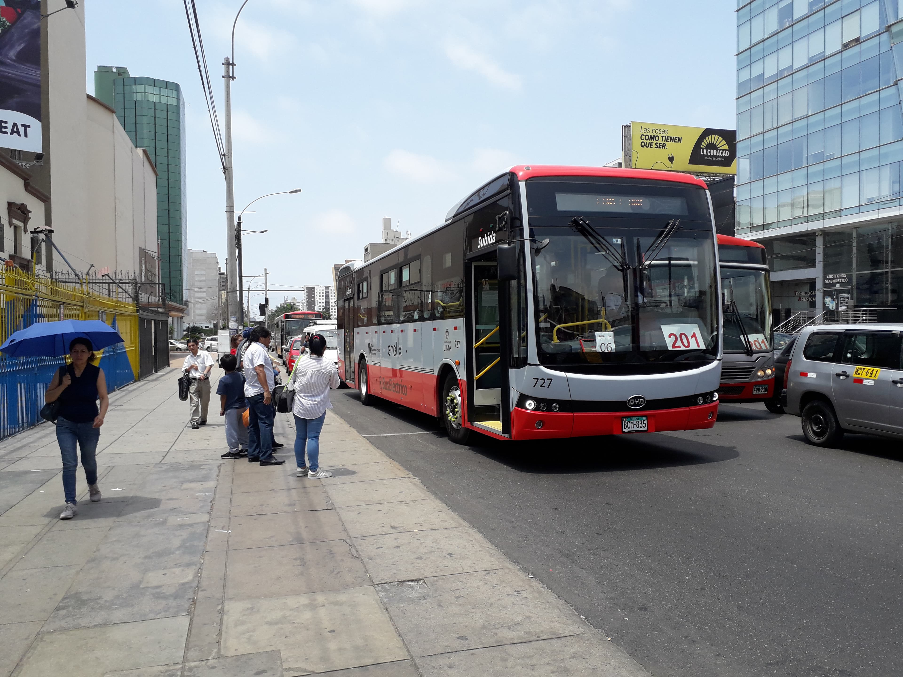Bus electrico BYD K9 del servicio 201 del Corredor Rojo en Lima, donado por Enel X (enero 2020)